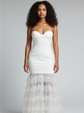 Random white dresses 👗 and pearls